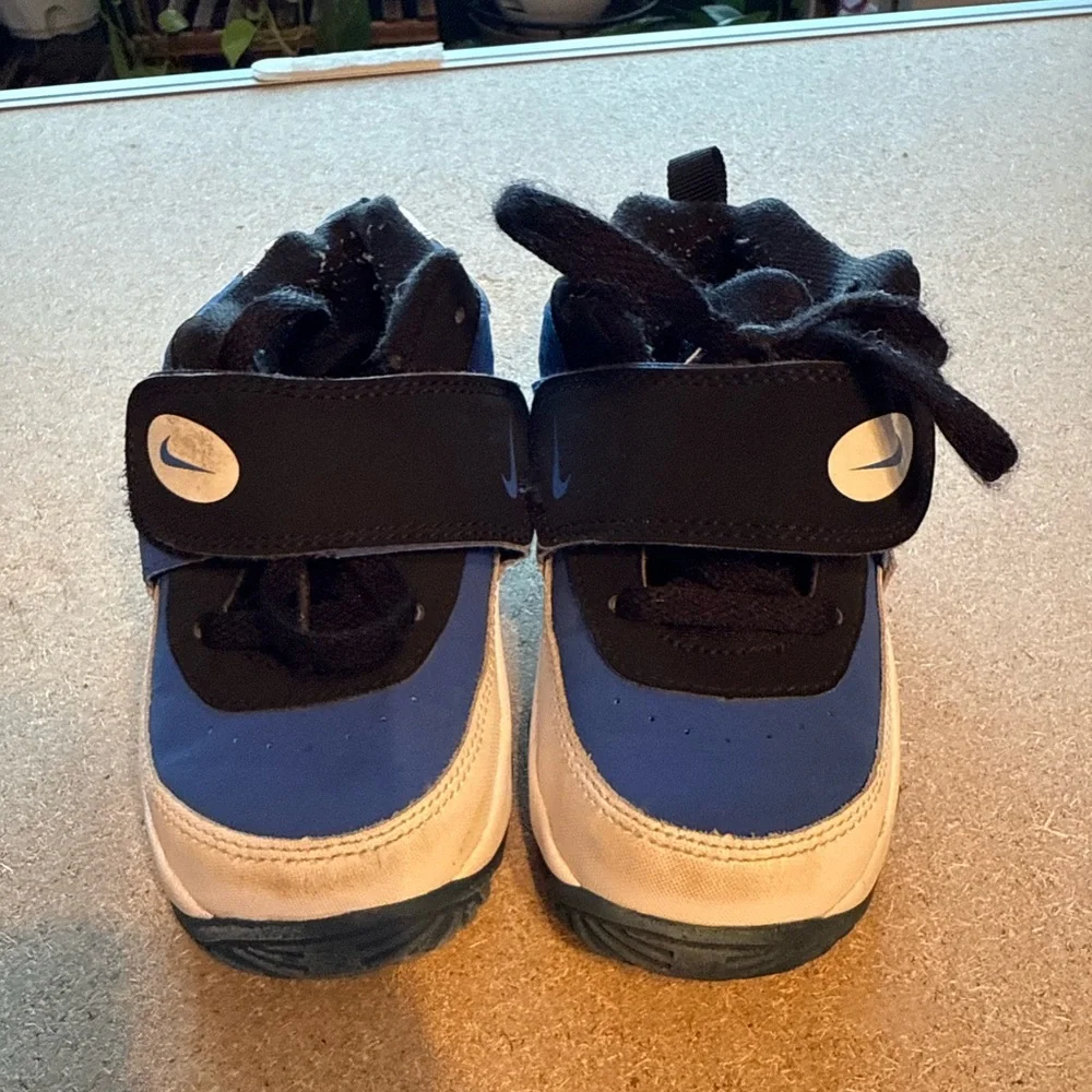 Nike Kids Black and Blue Sneakers - Picture 2 of 3